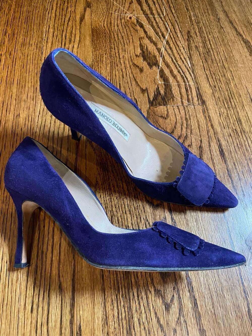 Manolo Blahnik Purple Suede Scalloped Pointed Toe Pumps Size 38